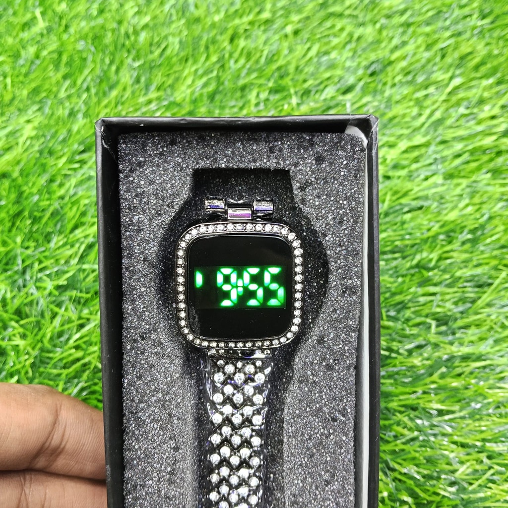 New Trend Fashion Steel Chain Diamond Women Watch Full Diamond Touch Screen LED Water Diamond Bracelet Watch (black)