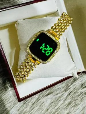 New Trend Fashion Steel Chain Diamond Women Watch Full Diamond Touch Screen LED Water Diamond Bracelet Watch (Golden)
